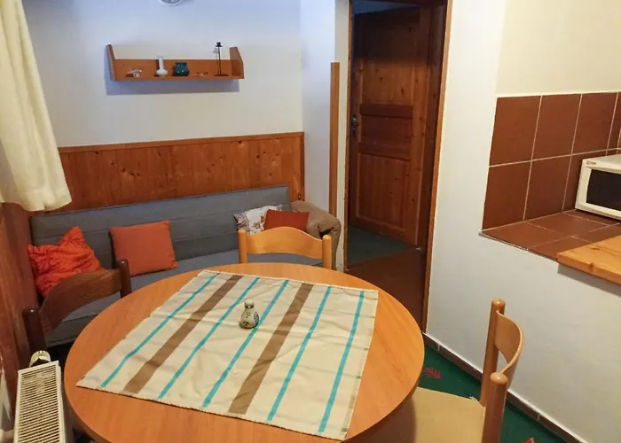 شقة Compact Mountain Base By Interhome هاراشوف
